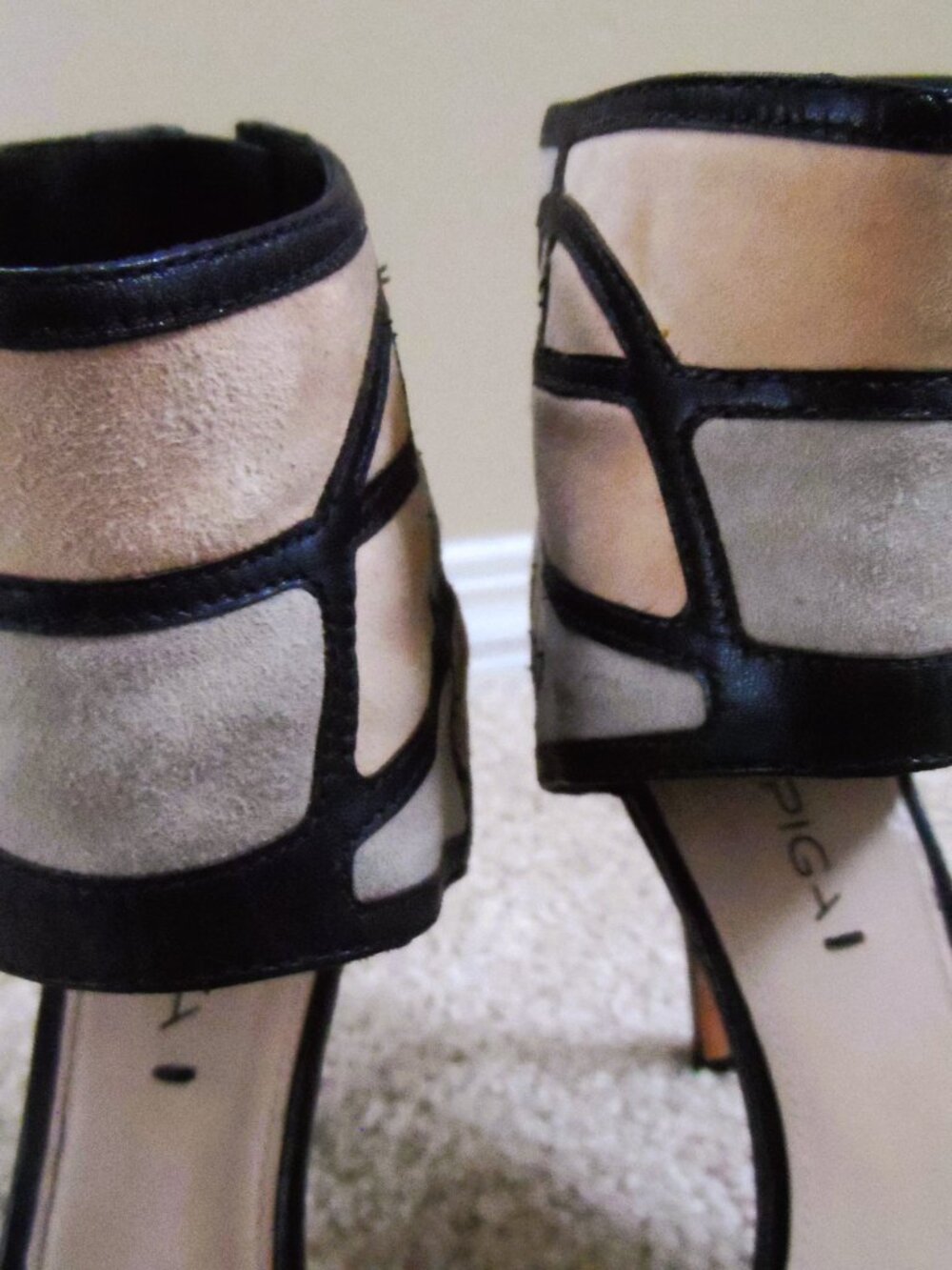 Via Spiga- Genuine Leather  Black Strappy Heels - size 8.5 - Picture 6 of 13